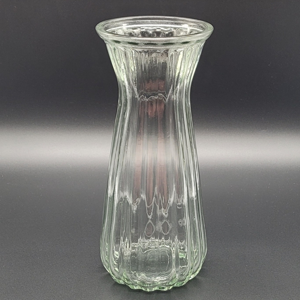 Clear Ribbed Glass Flower Vase - Picture 2 of 6